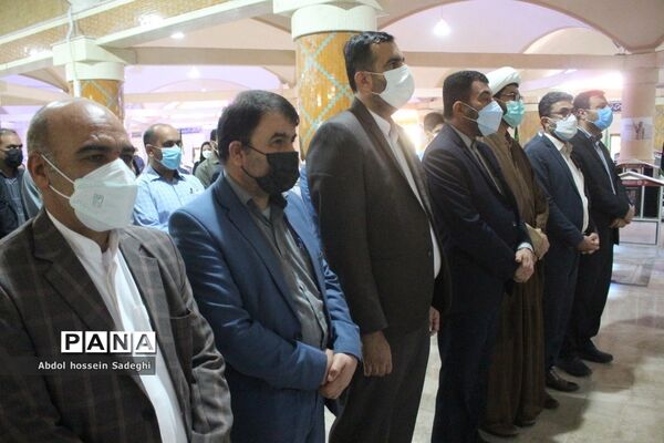 عطرافشانی قبور مطهر شهدا و تجدید میثاق با گلگون کفنان دفاع مقدس در بوشهر