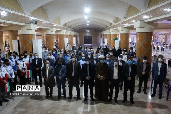 عطرافشانی قبور مطهر شهدا و تجدید میثاق با گلگون کفنان دفاع مقدس در بوشهر