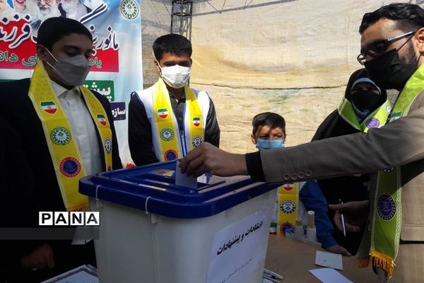 حضور تشکل‌ها و انجمن‌های دانش‌آموزی سیستان و بلوچستان در نماز جمعه زاهدان