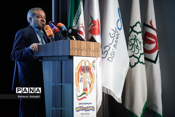 ششمین همایش ملی تجلیل از رتبه های کنکور زیر 100 شاهد و ایثارگر