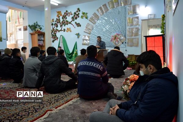 مراسم تقدیر از منتخبان مسابقات قرآن عترت و نماز سال قبل در مکان دارالقرآن ناحیه یک مشهد مقدس