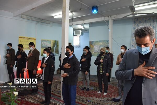 مراسم تقدیر از منتخبان مسابقات قرآن عترت و نماز سال قبل در مکان دارالقرآن ناحیه یک مشهد مقدس
