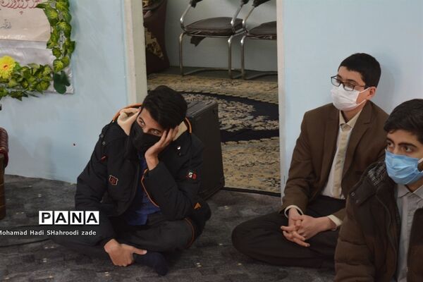 مراسم تقدیر از منتخبان مسابقات قرآن عترت و نماز سال قبل در مکان دارالقرآن ناحیه یک مشهد مقدس