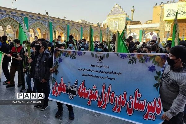 حضور دانش‌آموزان و رئیس آموزش و پرورش ناحیه یک ری در حرم حضرت عبدالعظیم(ع)