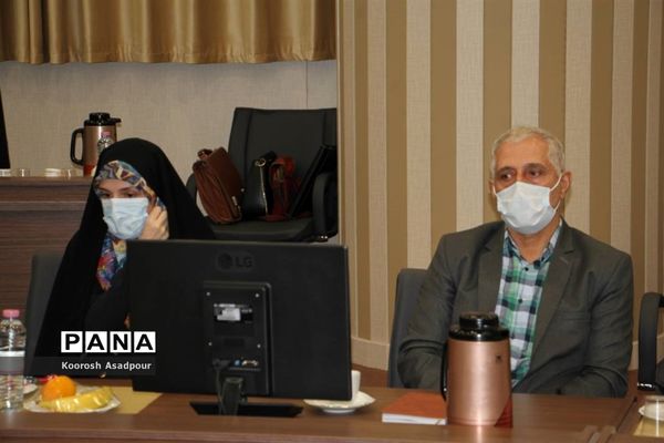 نشست مدیرکل مدارس غیر انتفاعی وزارت آموزش و پرورش در فارس