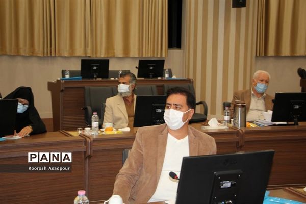 نشست مدیرکل مدارس غیر انتفاعی وزارت آموزش و پرورش در فارس