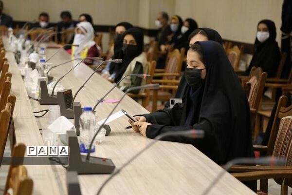 نشست صمیمی نمایندگان تشکل‌های‌ دانش‌آموزی با استاندار اردبیل