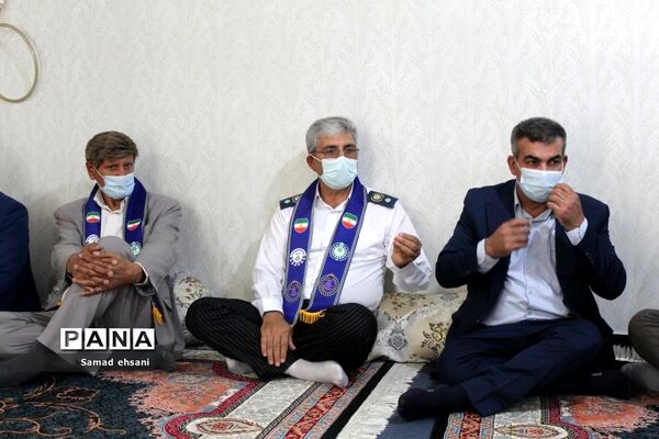 دیدار رئیس سازمان دانش‌آموزی کهگیلویه و بویراحمد با خانواده دانش‌آموز شهید «حسین تقی نژاد»