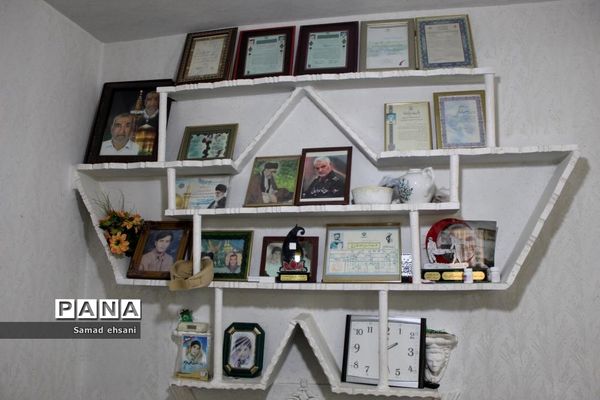 دیدار رئیس سازمان دانش‌آموزی کهگیلویه و بویراحمد با خانواده دانش‌آموز شهید «حسین تقی نژاد»