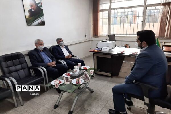 نشست هم‌اندیشی مربیان پیشتاز فولاد شهر با حضور مدیر سازمان دانش‌آموزی استان اصفهان
