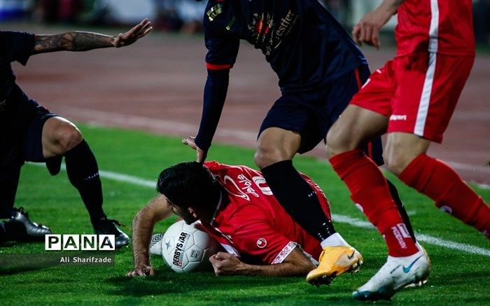 گل‌گهر با یک امتیاز از تهران رفت؛ پرسپولیس در جایگاه ششم قرار گرفت