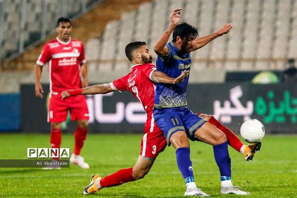 دیدار تیم‌های پرسپولیس  و گل‌گهر سیرجان