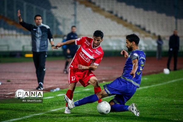 دیدار تیم‌های پرسپولیس  و گل‌گهر سیرجان