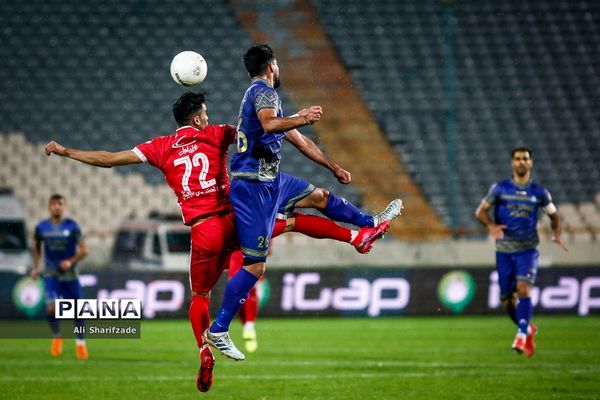 دیدار تیم‌های پرسپولیس  و گل‌گهر سیرجان