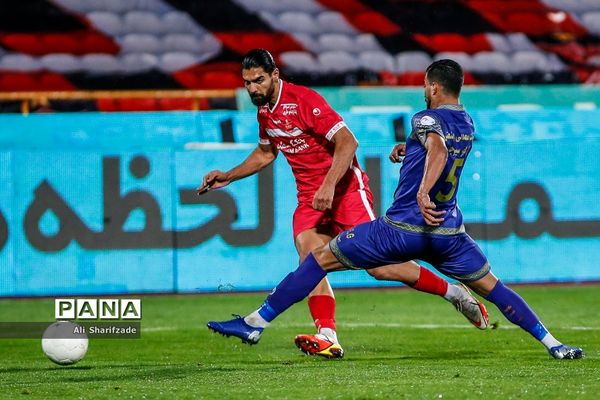 دیدار تیم‌های پرسپولیس  و گل‌گهر سیرجان