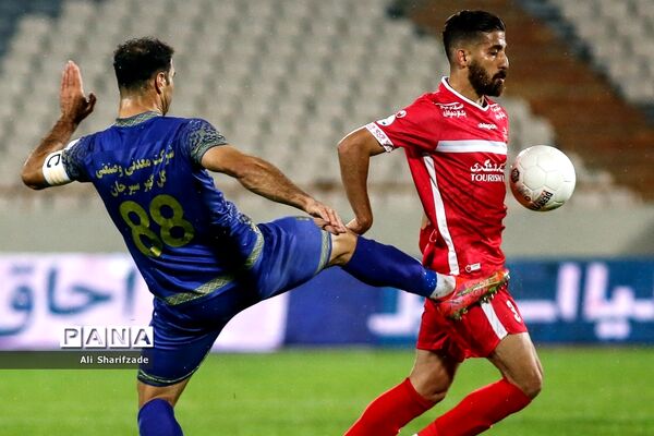 دیدار تیم‌های پرسپولیس  و گل‌گهر سیرجان