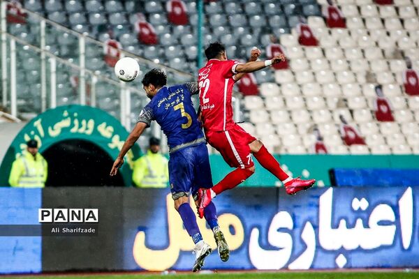 دیدار تیم‌های پرسپولیس  و گل‌گهر سیرجان