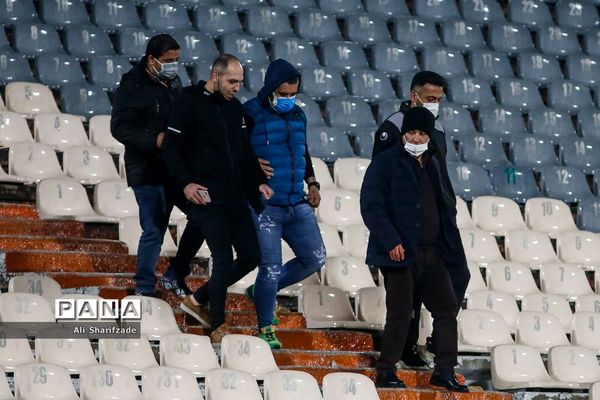 دیدار تیم‌های پرسپولیس  و گل‌گهر سیرجان