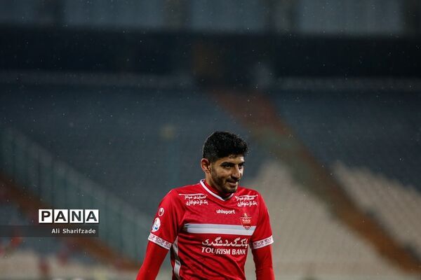 دیدار تیم‌های پرسپولیس  و گل‌گهر سیرجان