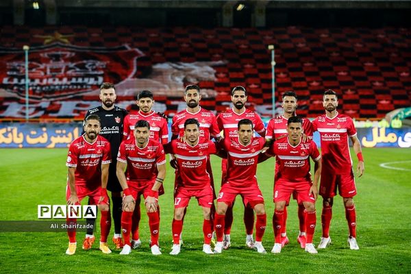 دیدار تیم‌های پرسپولیس  و گل‌گهر سیرجان