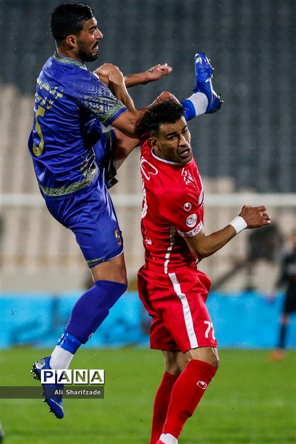 دیدار تیم‌های پرسپولیس  و گل‌گهر سیرجان