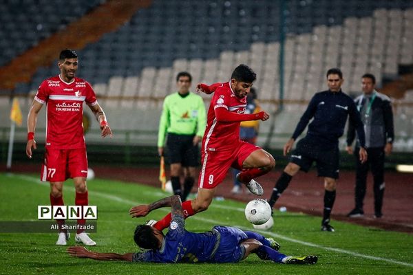 دیدار تیم‌های پرسپولیس  و گل‌گهر سیرجان