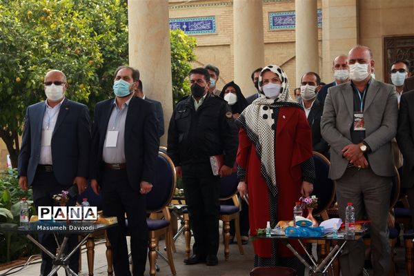 آیین گشایش دومین جشنواره معلمان هنرمند در آرامگاه حافظ شیرازی