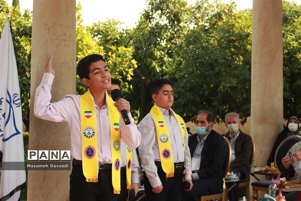 آیین گشایش دومین جشنواره معلمان هنرمند در آرامگاه حافظ شیرازی
