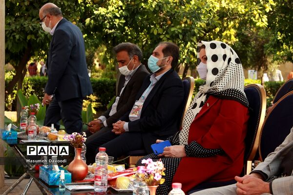 آیین گشایش دومین جشنواره معلمان هنرمند در آرامگاه حافظ شیرازی