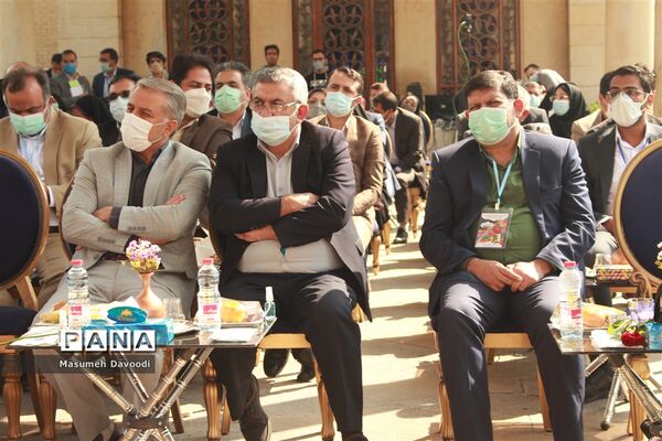 آیین گشایش دومین جشنواره معلمان هنرمند در آرامگاه حافظ شیرازی