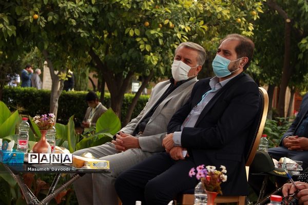 آیین گشایش دومین جشنواره معلمان هنرمند در آرامگاه حافظ شیرازی