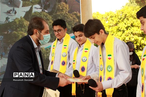 آیین گشایش دومین جشنواره معلمان هنرمند در آرامگاه حافظ شیرازی