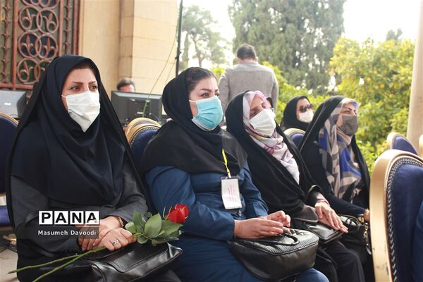 آیین گشایش دومین جشنواره معلمان هنرمند در آرامگاه حافظ شیرازی