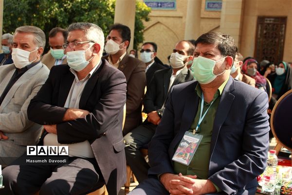 آیین گشایش دومین جشنواره معلمان هنرمند در آرامگاه حافظ شیرازی