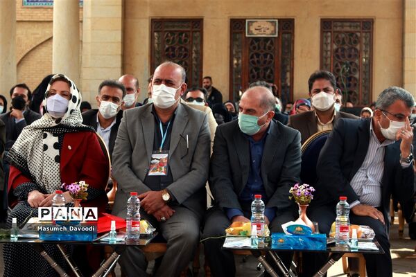 آیین گشایش دومین جشنواره معلمان هنرمند در آرامگاه حافظ شیرازی