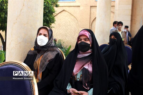 آیین گشایش دومین جشنواره معلمان هنرمند در آرامگاه حافظ شیرازی