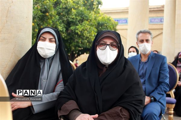 آیین گشایش دومین جشنواره معلمان هنرمند در آرامگاه حافظ شیرازی