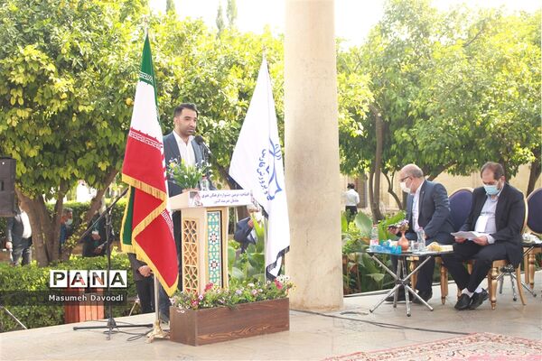 آیین گشایش دومین جشنواره معلمان هنرمند در آرامگاه حافظ شیرازی