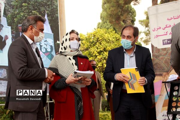 آیین گشایش دومین جشنواره معلمان هنرمند در آرامگاه حافظ شیرازی
