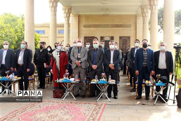 آیین گشایش دومین جشنواره معلمان هنرمند در آرامگاه حافظ شیرازی