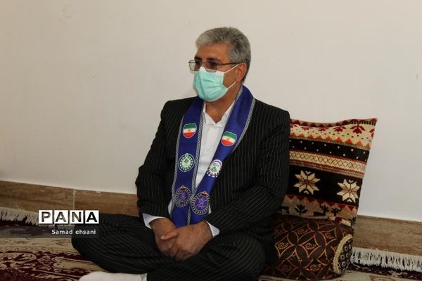 تجلیل از خانواده شهدای دانش‌آموز بخش چیتاب