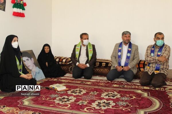 تجلیل از خانواده شهدای دانش‌آموز بخش چیتاب