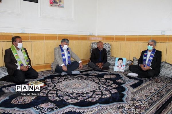 تجلیل از خانواده شهدای دانش‌آموز بخش چیتاب