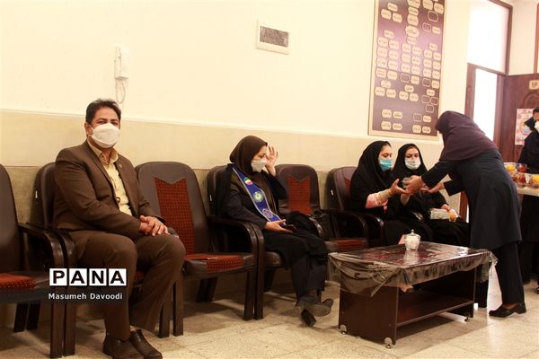 بازدید رئیس سازمان دانش‌آموزی فارس از روند برگزاری مسابقات المپیاد رویش در مدارس ناحیه 2 شیراز