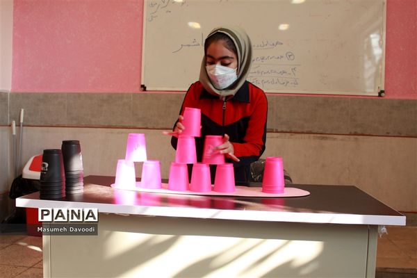 بازدید رئیس سازمان دانش‌آموزی فارس از روند برگزاری مسابقات المپیاد رویش در مدارس ناحیه 2 شیراز