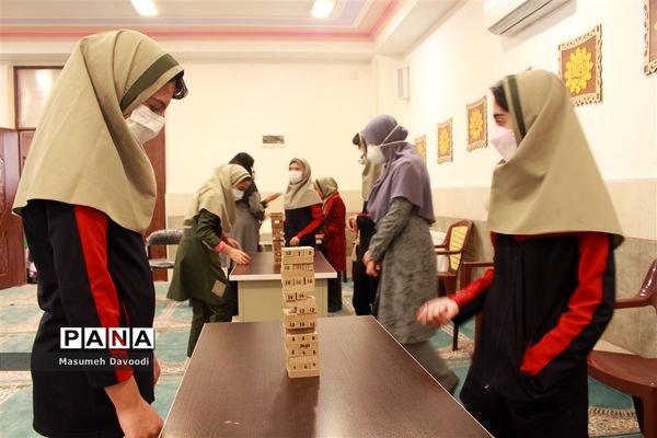 بازدید رئیس سازمان دانش‌آموزی فارس از روند برگزاری مسابقات المپیاد رویش در مدارس ناحیه 2 شیراز