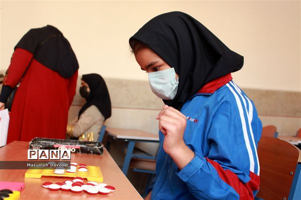 بازدید رئیس سازمان دانش‌آموزی فارس از روند برگزاری مسابقات المپیاد رویش در مدارس ناحیه 2 شیراز