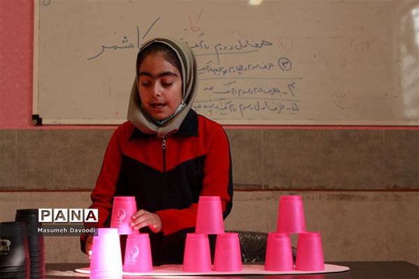 بازدید رئیس سازمان دانش‌آموزی فارس از روند برگزاری مسابقات المپیاد رویش در مدارس ناحیه 2 شیراز