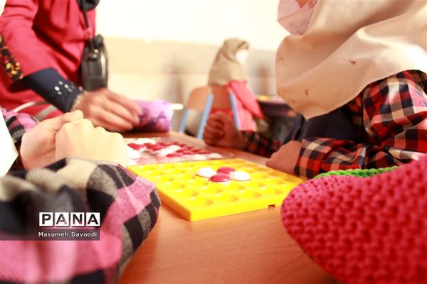 بازدید رئیس سازمان دانش‌آموزی فارس از روند برگزاری مسابقات المپیاد رویش در مدارس ناحیه 2 شیراز