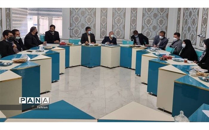 برگزاری دوره‌های ضمن خدمت فرهنگیان به‌منظور تربیت نیروی انسانی آگاه از اهمیت بالایی برخوردار است